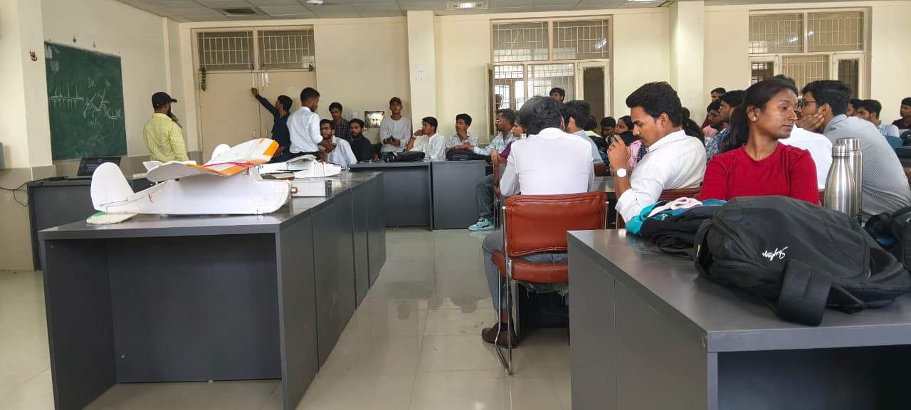 IET TechSphere टीम द्वारा वाइस चांसलर मैम को समापन समारोह हेतु आमंत्रण 4 WhatsApp Image 2026 04 07 at 11.27.05 AM 1