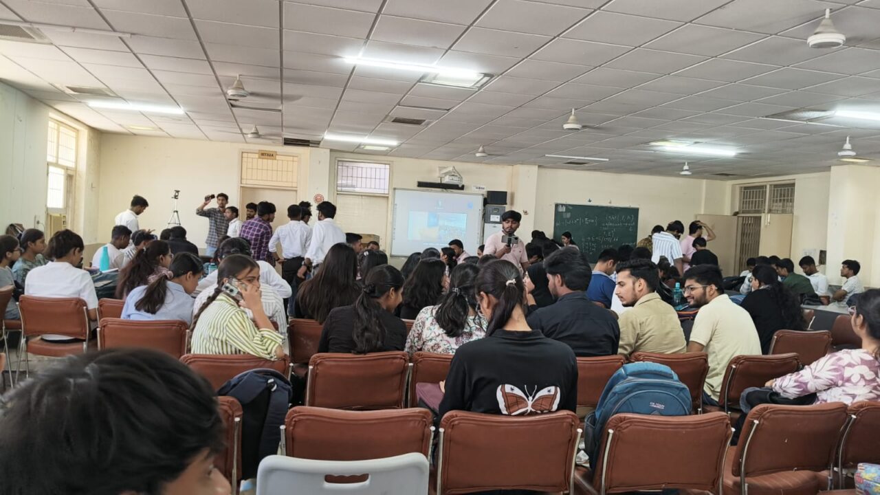 IET TechSphere टीम द्वारा वाइस चांसलर मैम को समापन समारोह हेतु आमंत्रण 2 WhatsApp Image 2026 04 07 at 11.27.05 AM