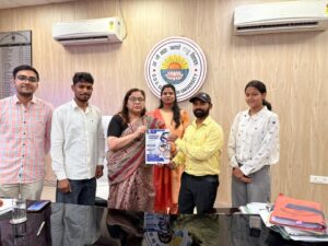 IET TechSphere टीम द्वारा वाइस चांसलर मैम को समापन समारोह हेतु आमंत्रण